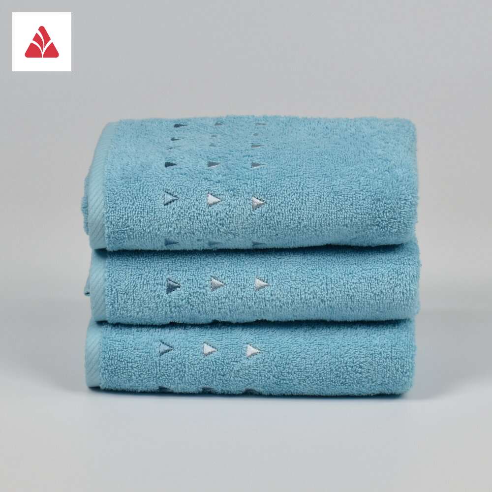 peskir-triangl-svetlo-plava-alt